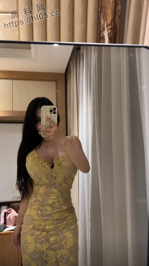 495X883