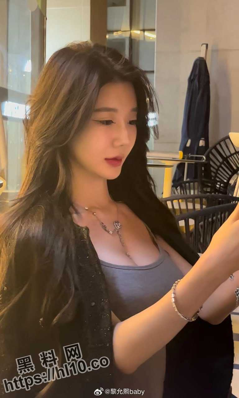 769X1280