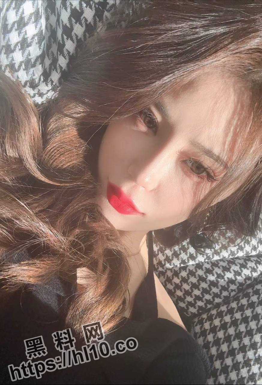 873X1280