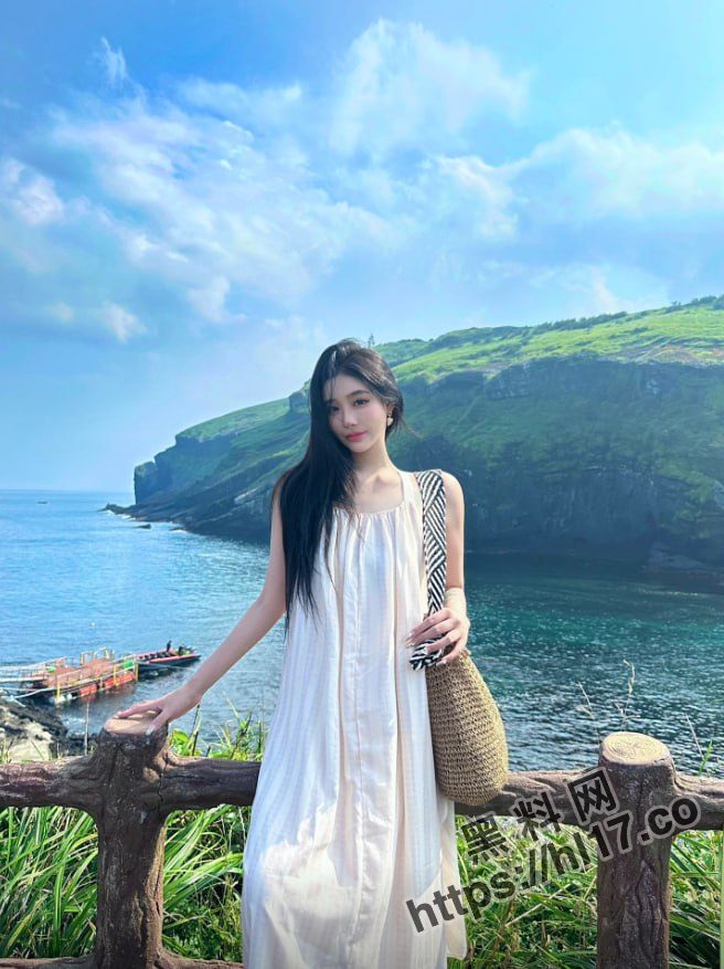656X877