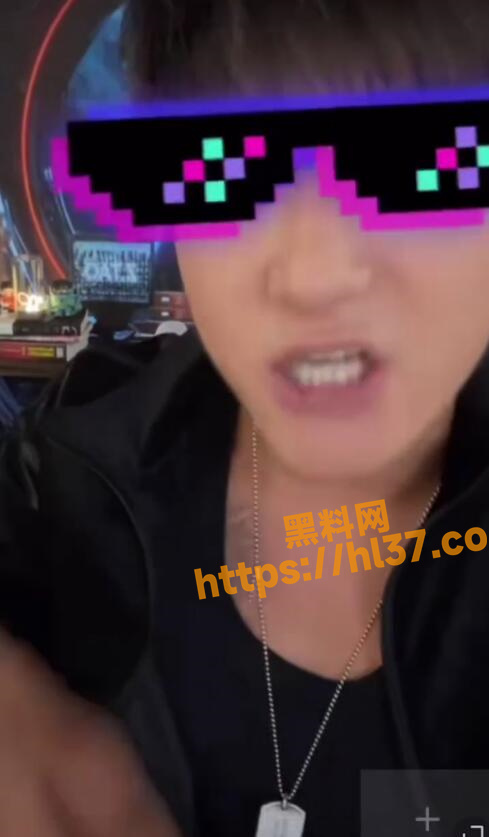 489X837