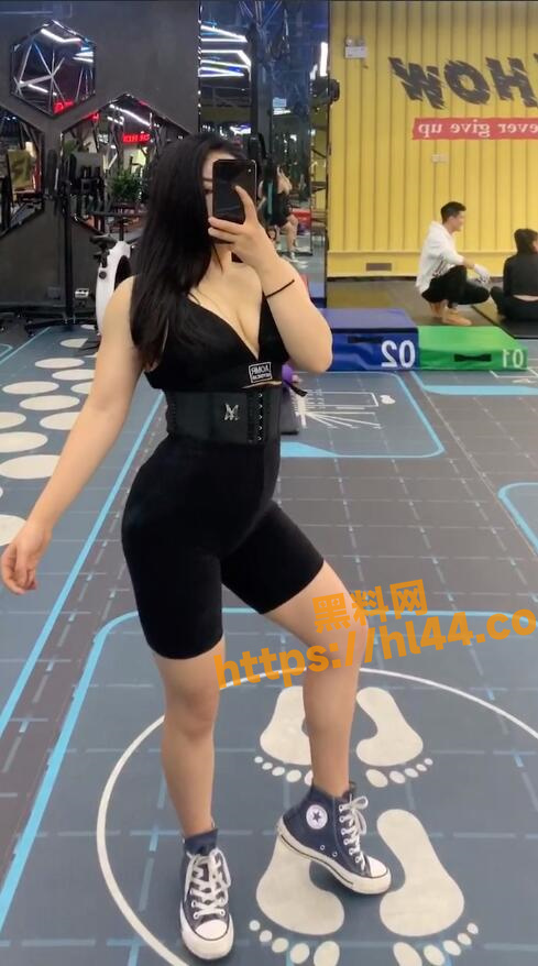 489X878