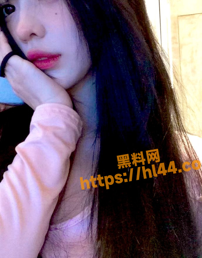 688X879