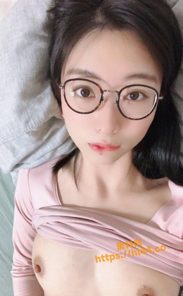 596X961
