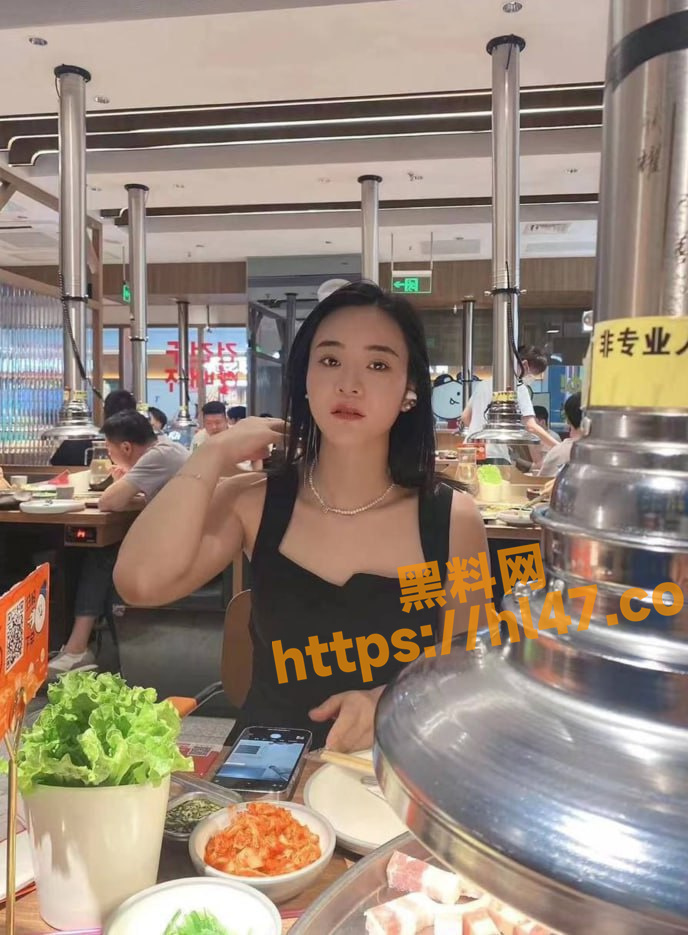 688X935