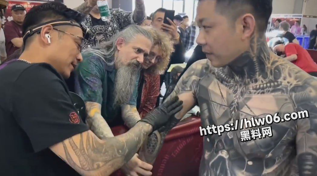 1047X583