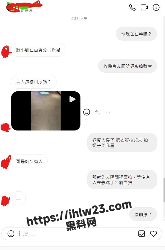 558X843