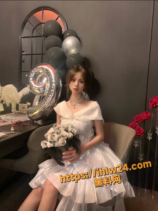 607X811
