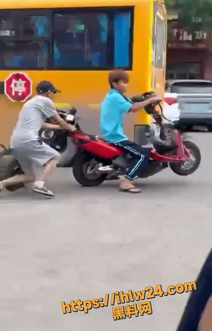 821X1280