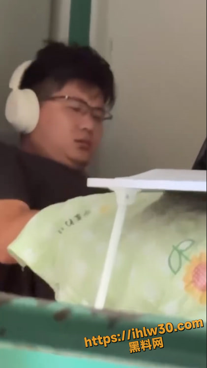 421X747