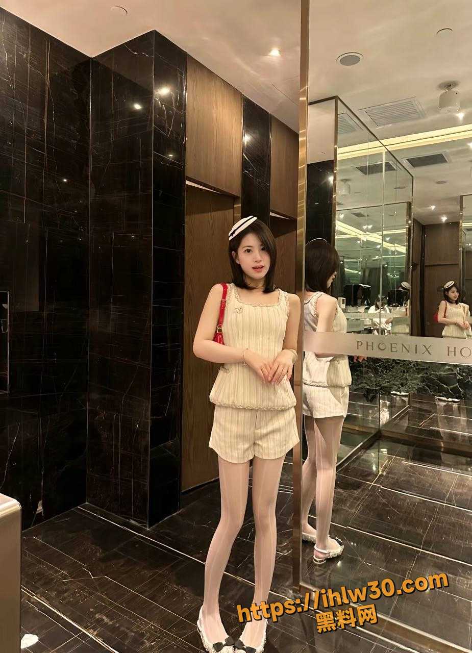 925X1280