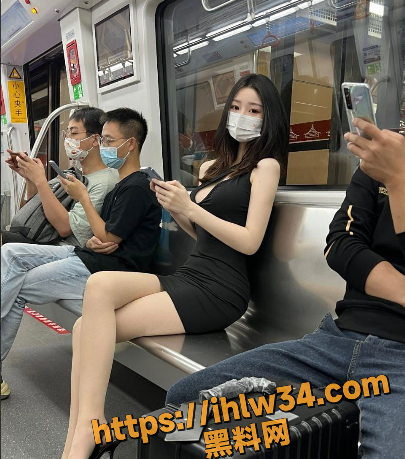 809X915