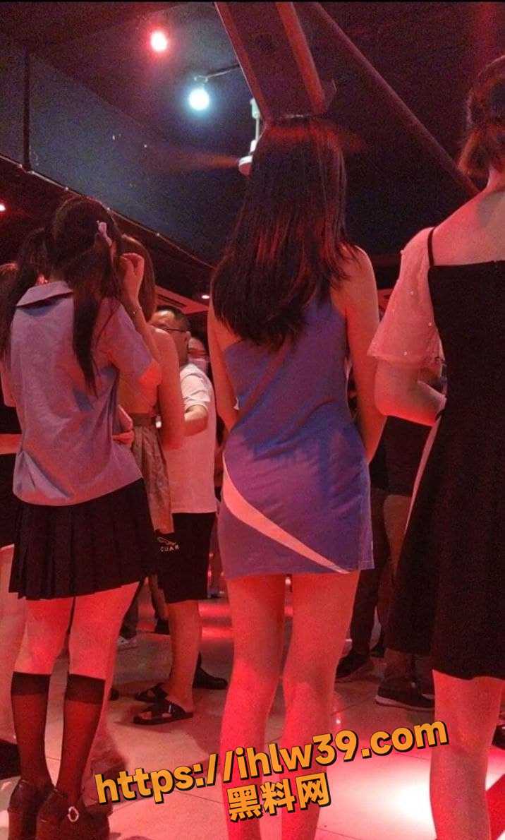 716X1190