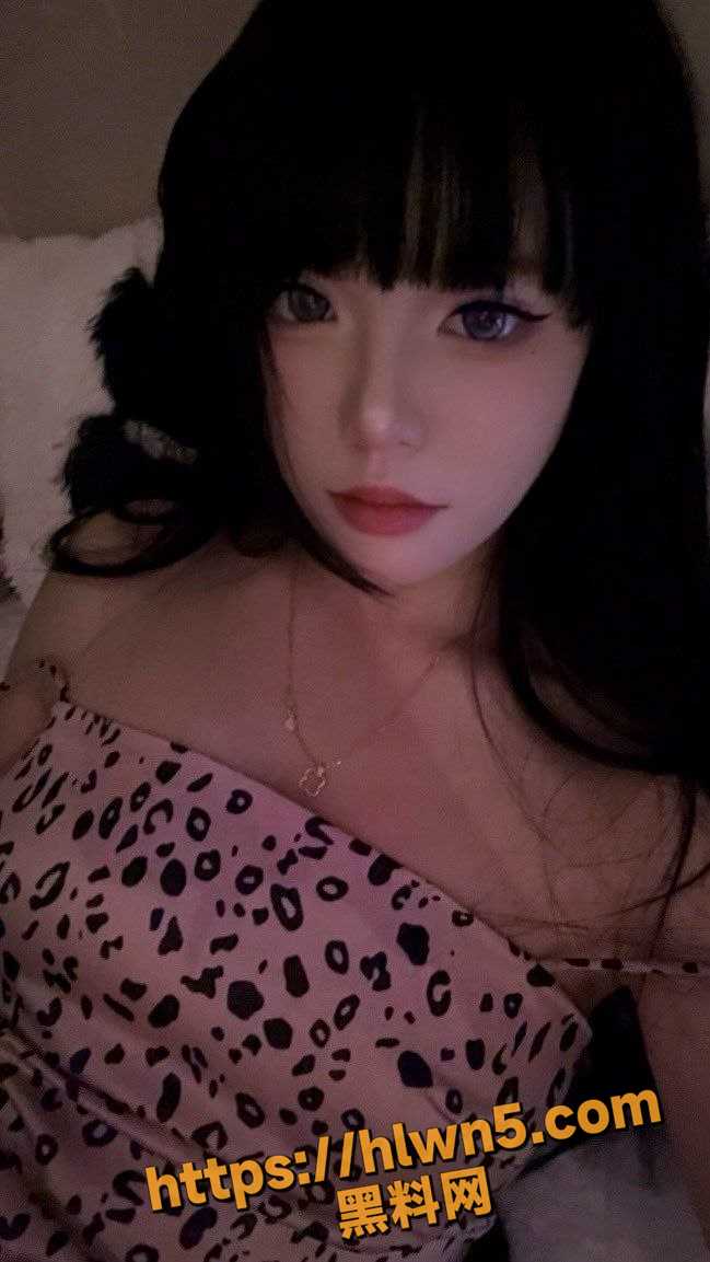 649X1153