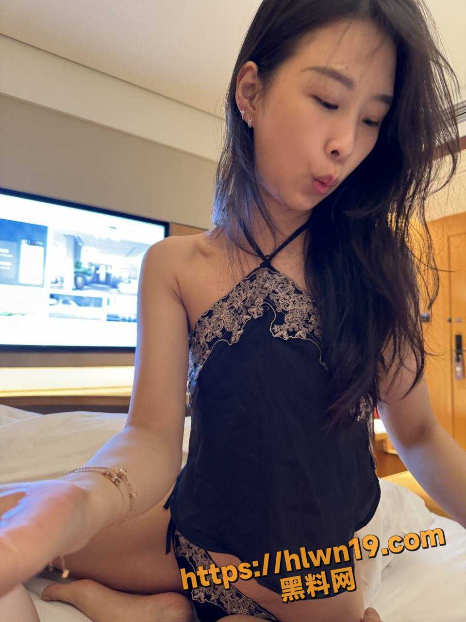 960X1280
