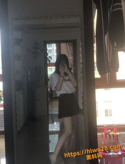 429X562