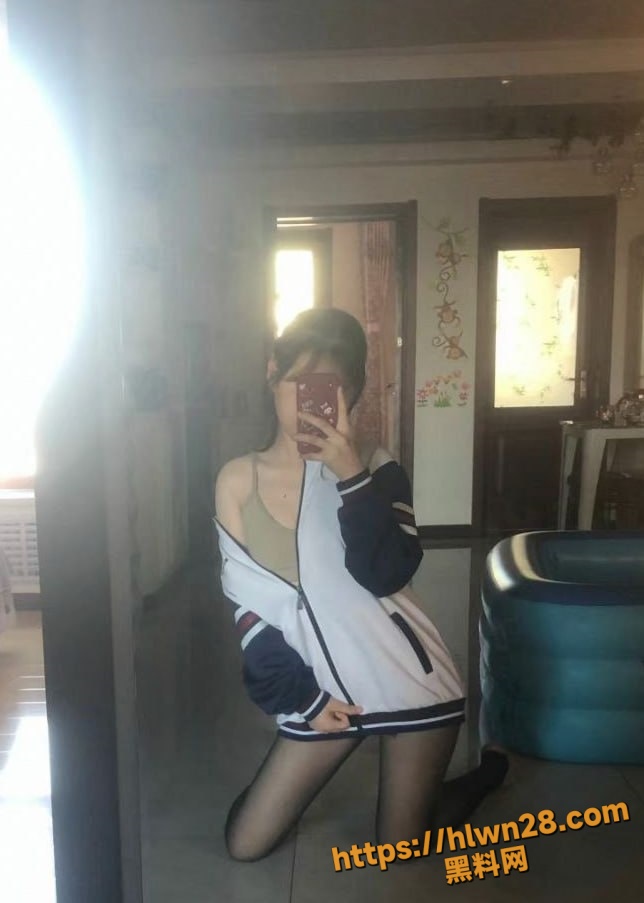 644X903