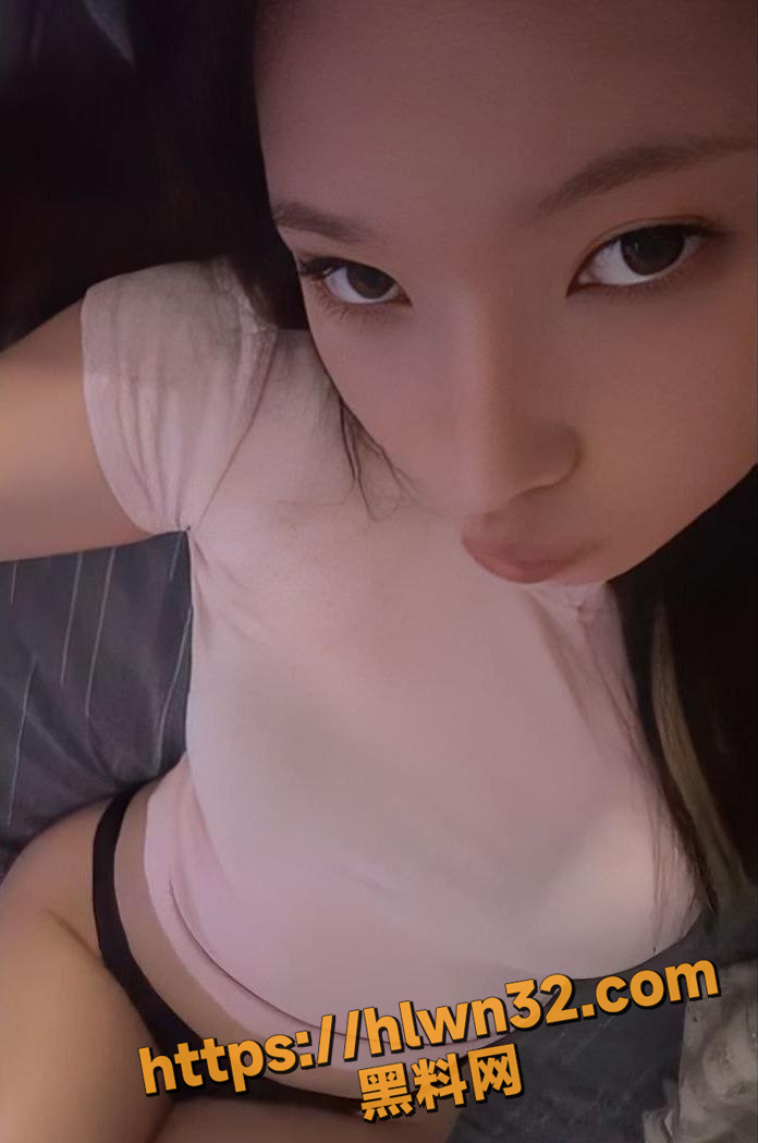 696X1049