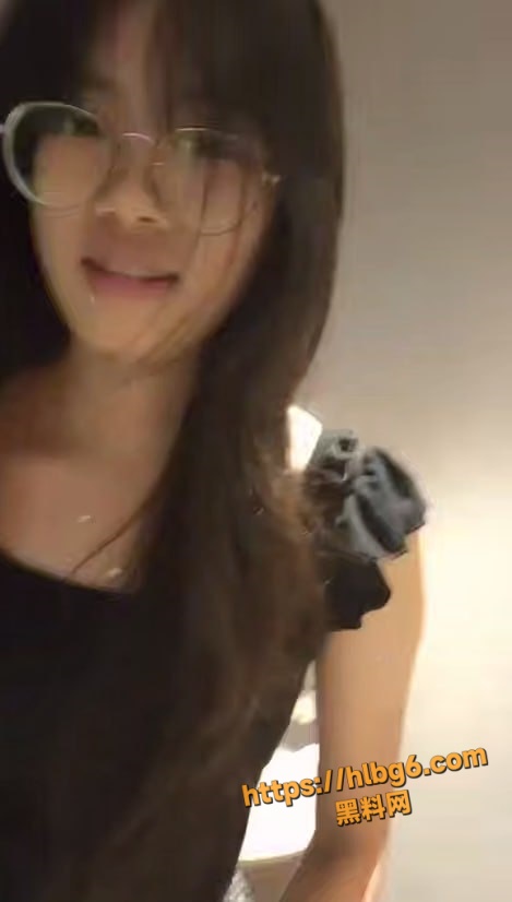 469X826
