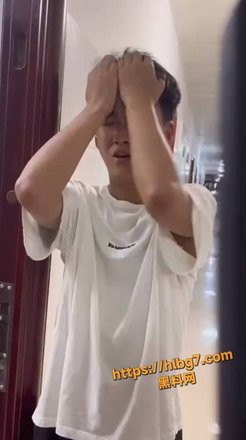 502X897