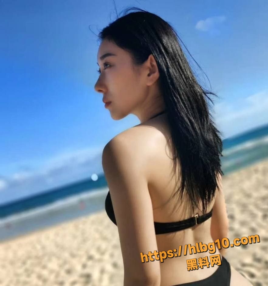 882X941