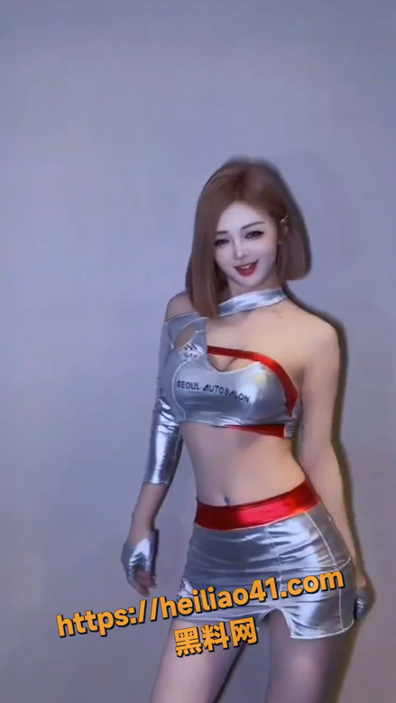 QQ20251216111224