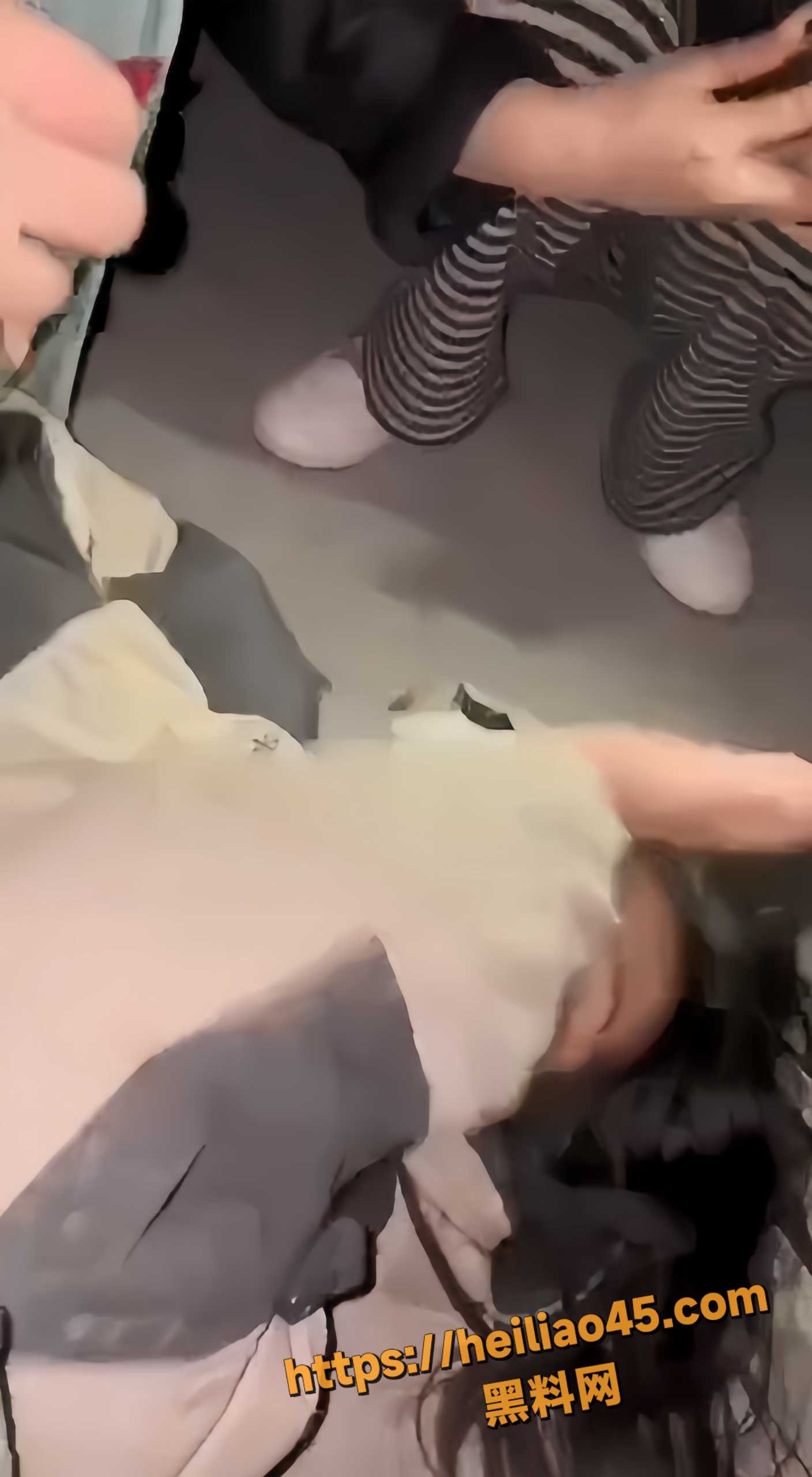 睡别人对象被扒衣1