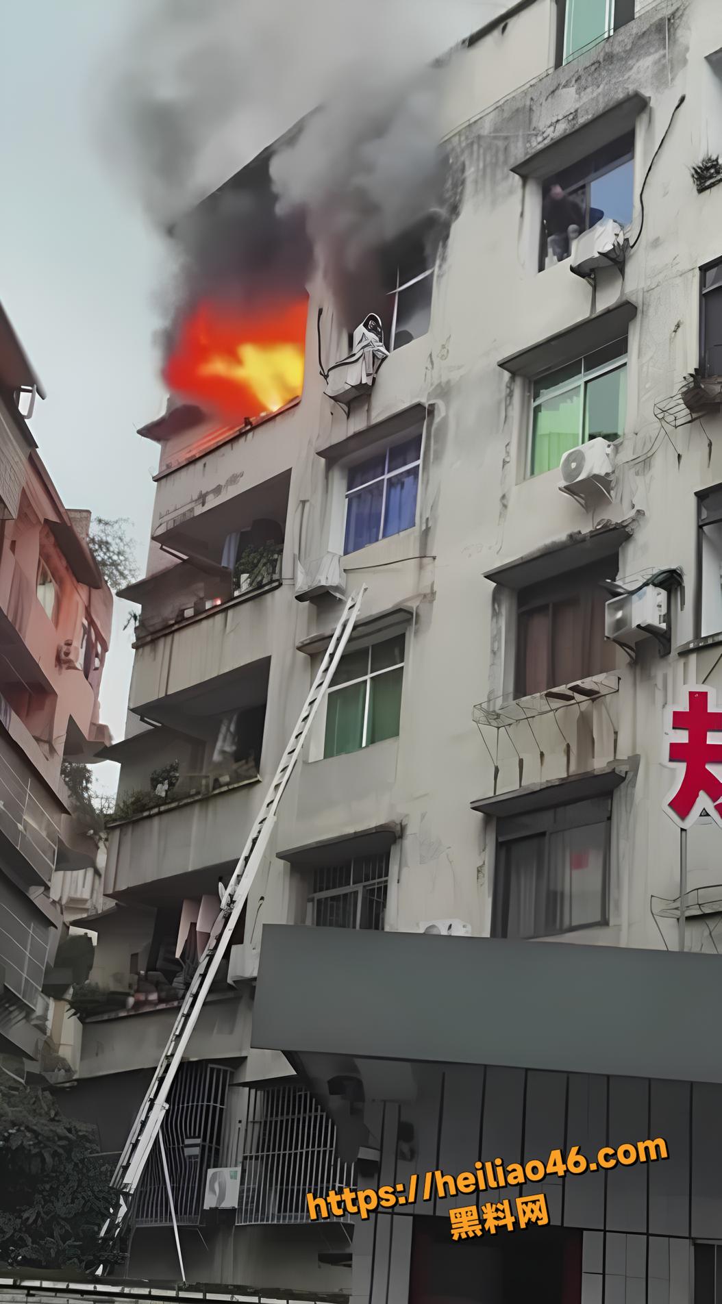 老旧居民楼突发火灾3