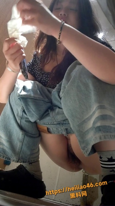 酒吧女厕偷拍3