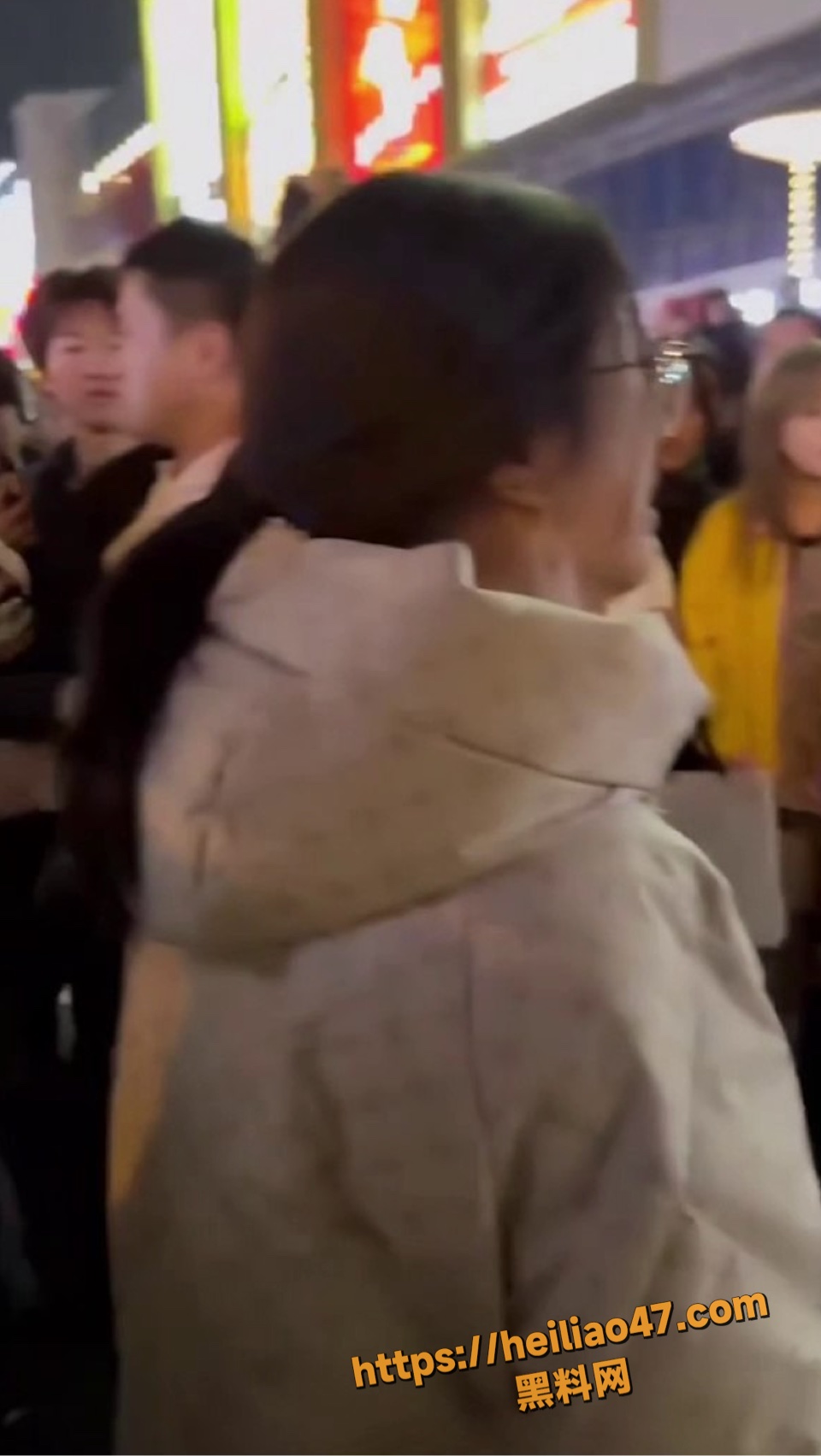 辽宁大连街头原配抓奸小三4
