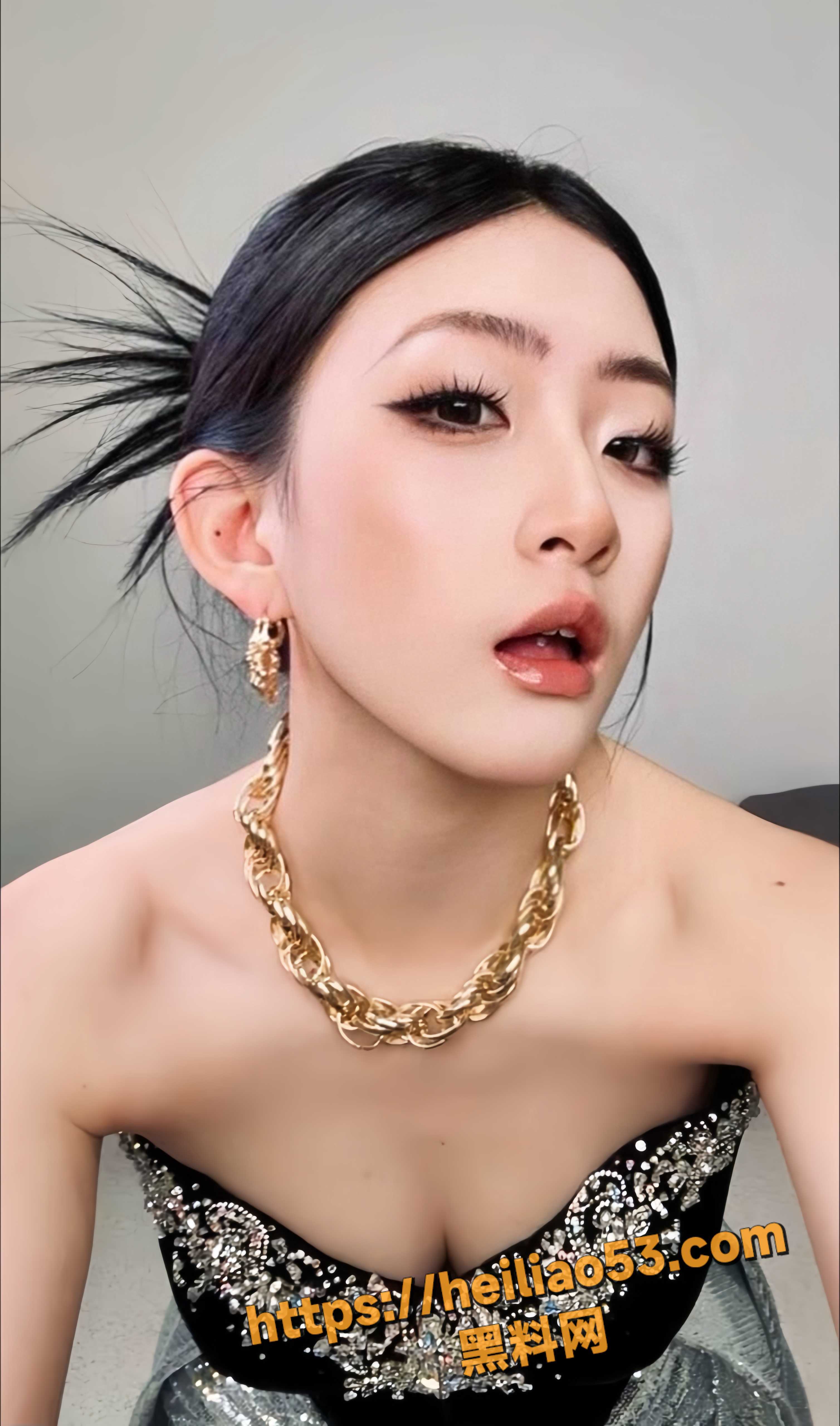 美乳翘臀4