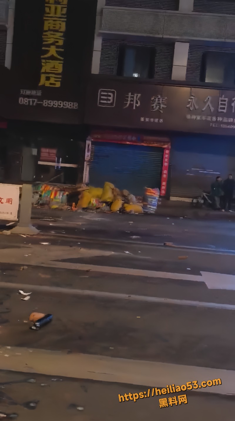 夫妻吵架高空抛物