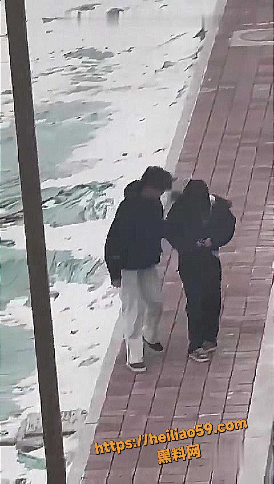 情侣吵架撞墙视频5