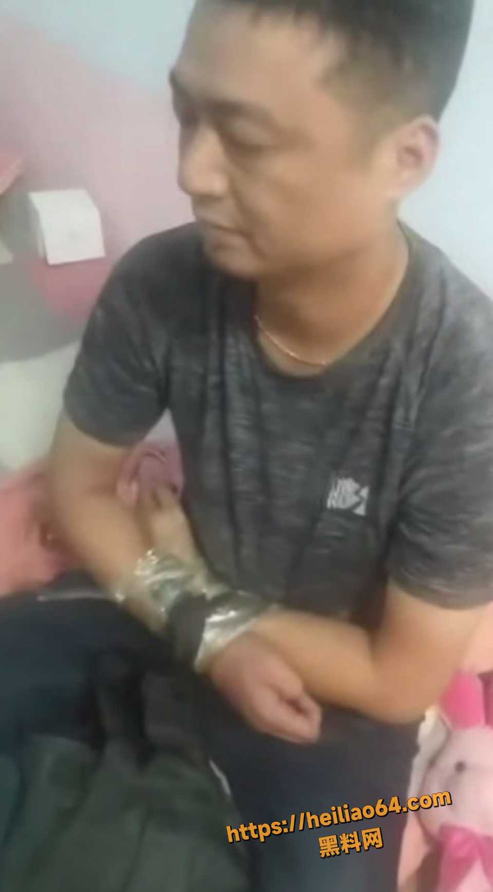 同学聚会拍视频被老婆抓奸现场3