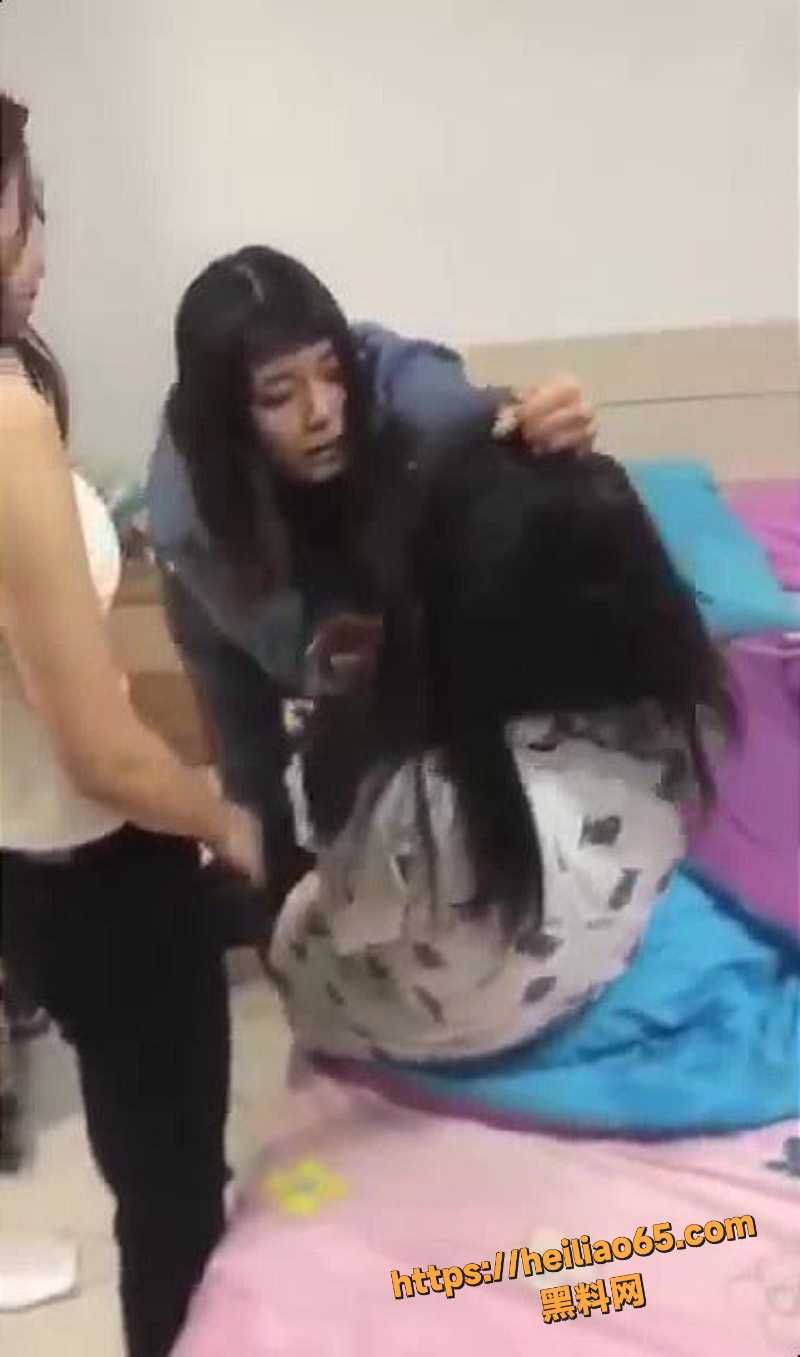 精神小妹霸凌视频