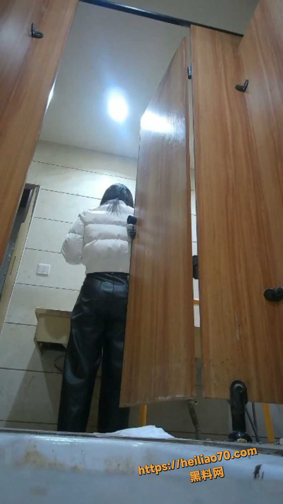 女厕偷拍资源合集5