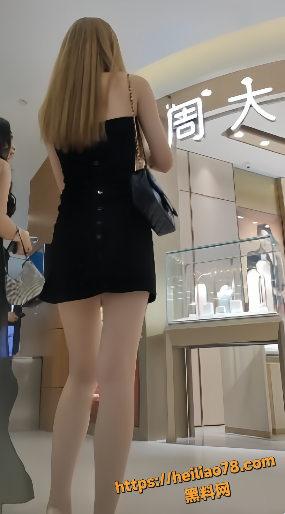 极品美女抄底偷拍视频2
