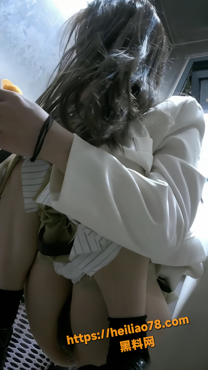 师范大学女厕偷拍4