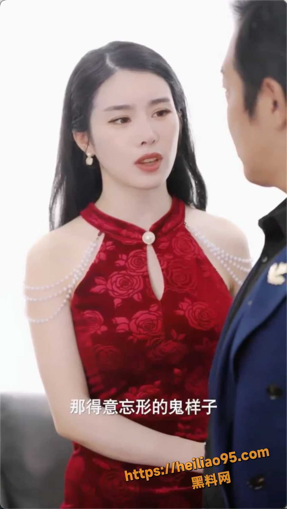 女主红裙勾引男人剧情3