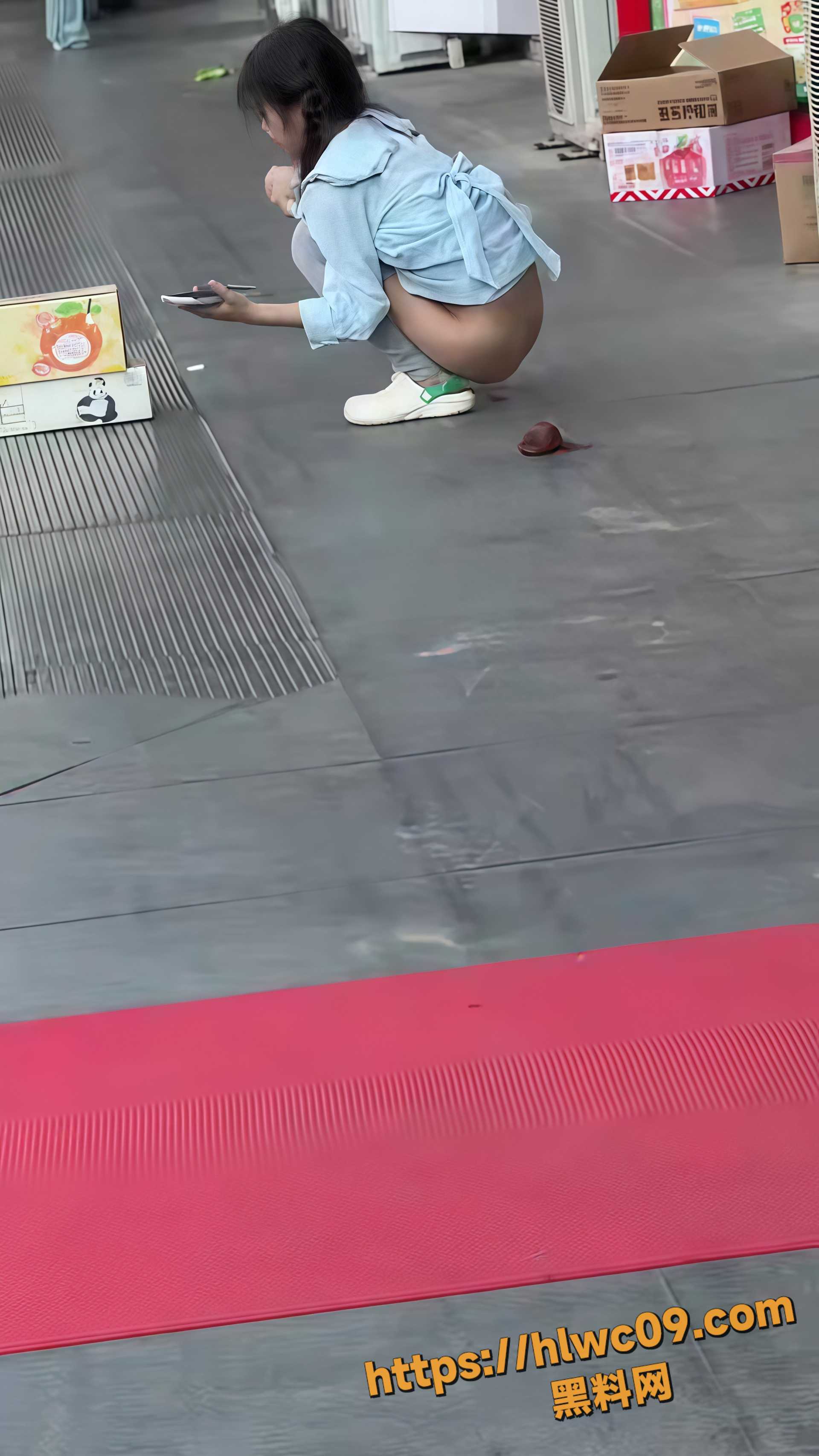 泰华街头裸女3