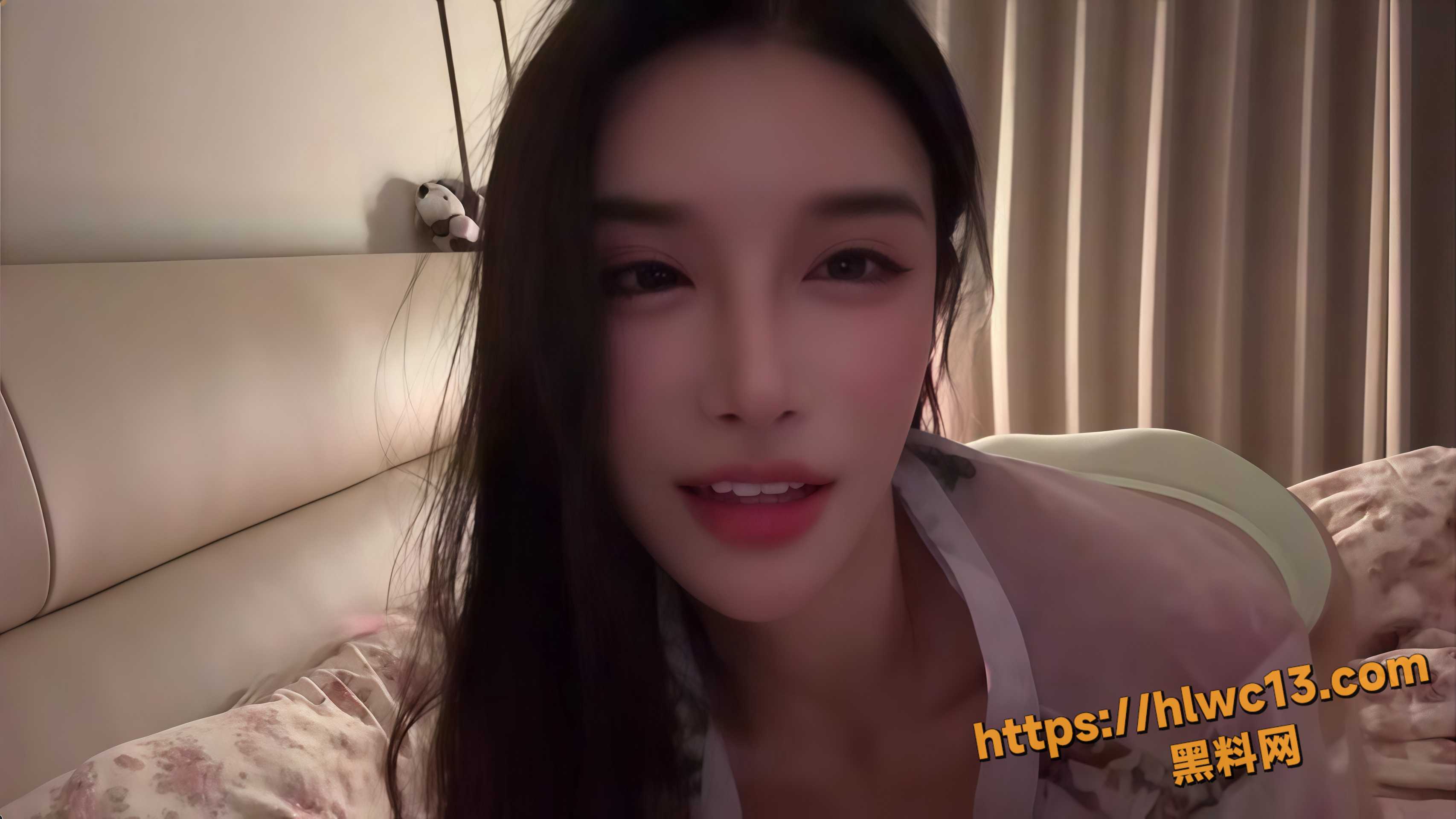 ASMR诱惑系列 小恩雅 丈夫出差时忍不住发骚 诱惑你体验那激情缠绵的夜晚!