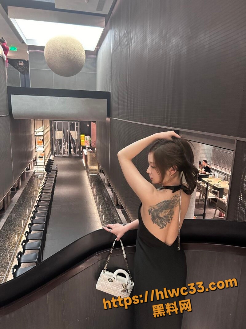 刺青大美女酒店做爱视频4