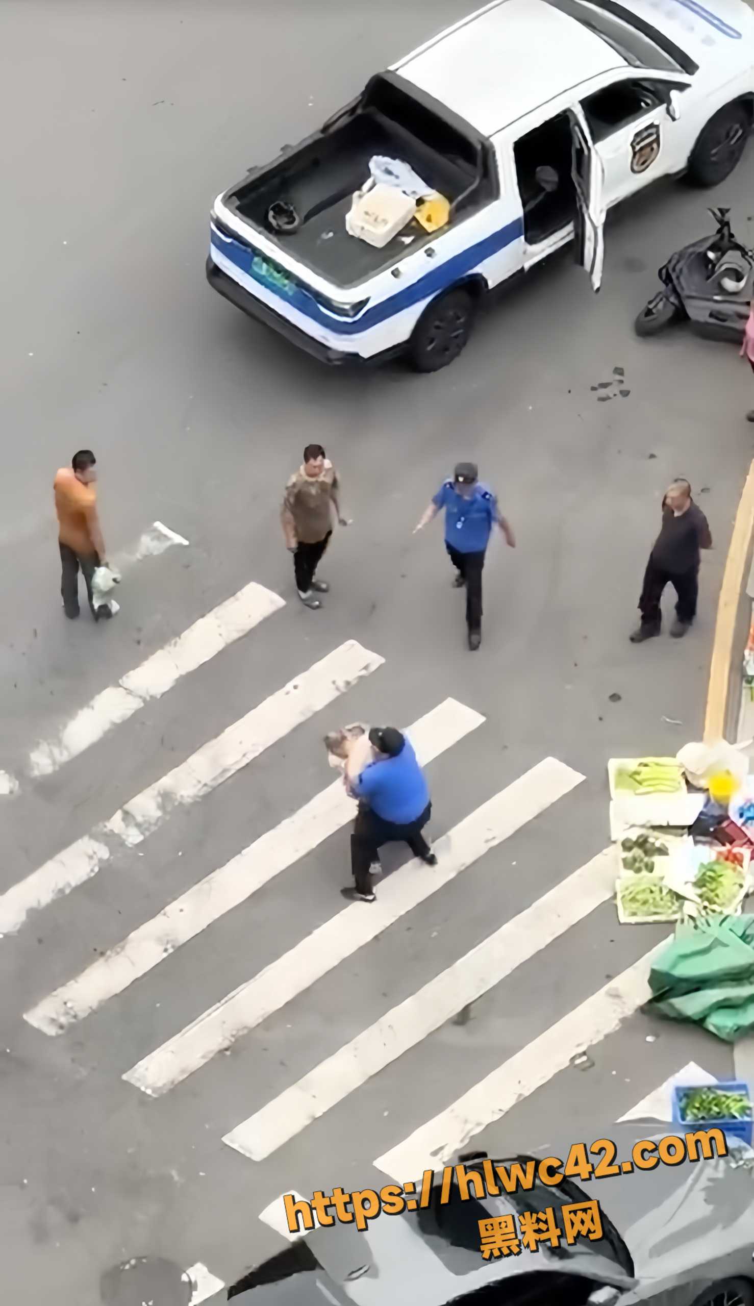 城管殴打路人致死3