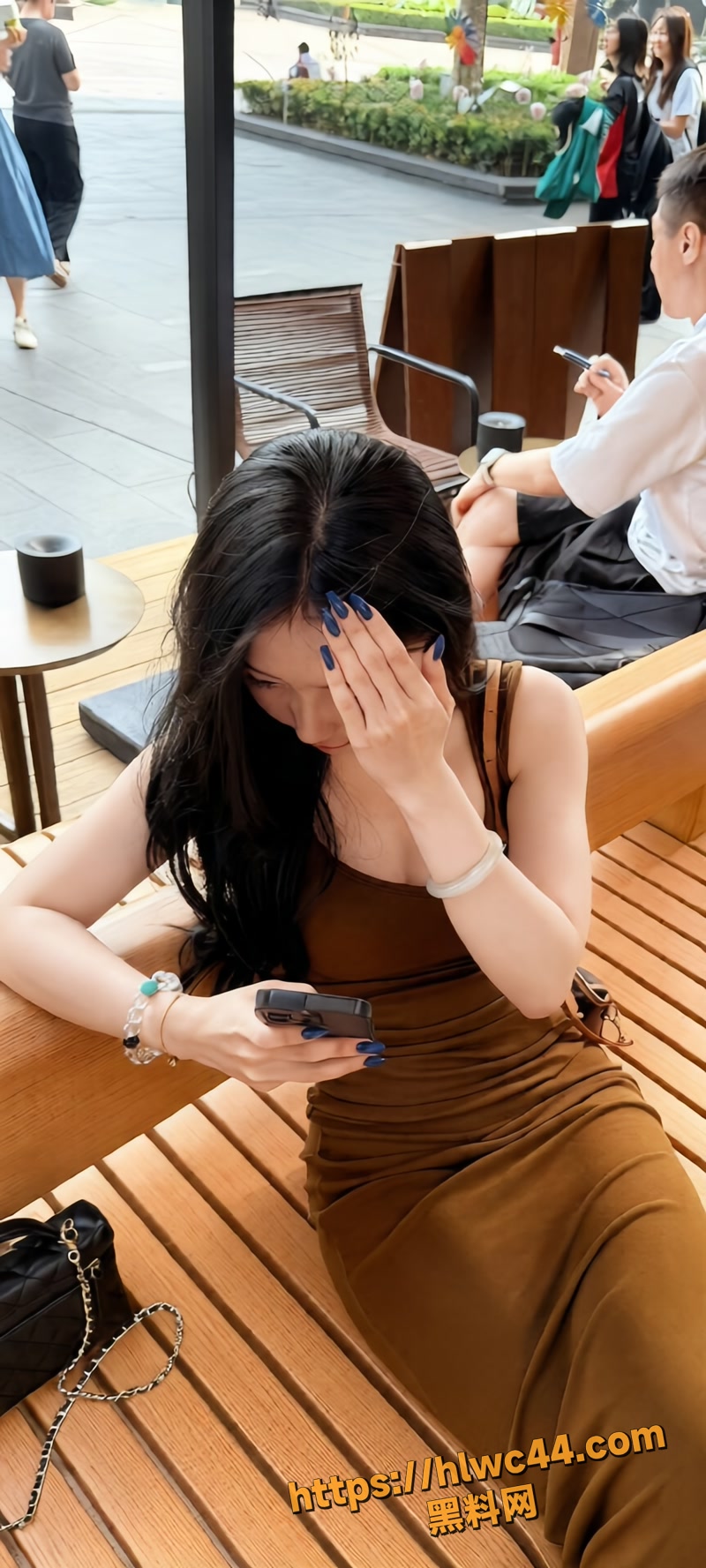0100年辣妹无套内射视频1 1wm