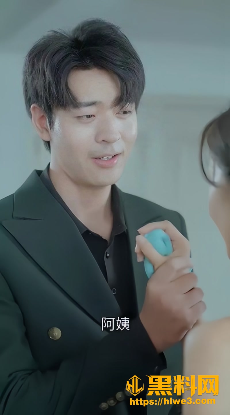 01热播擦边短剧1 1wm