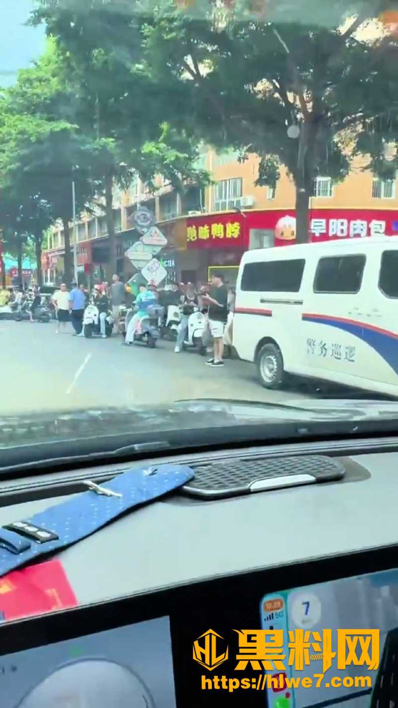 广西南宁女子裸体跳楼事件6