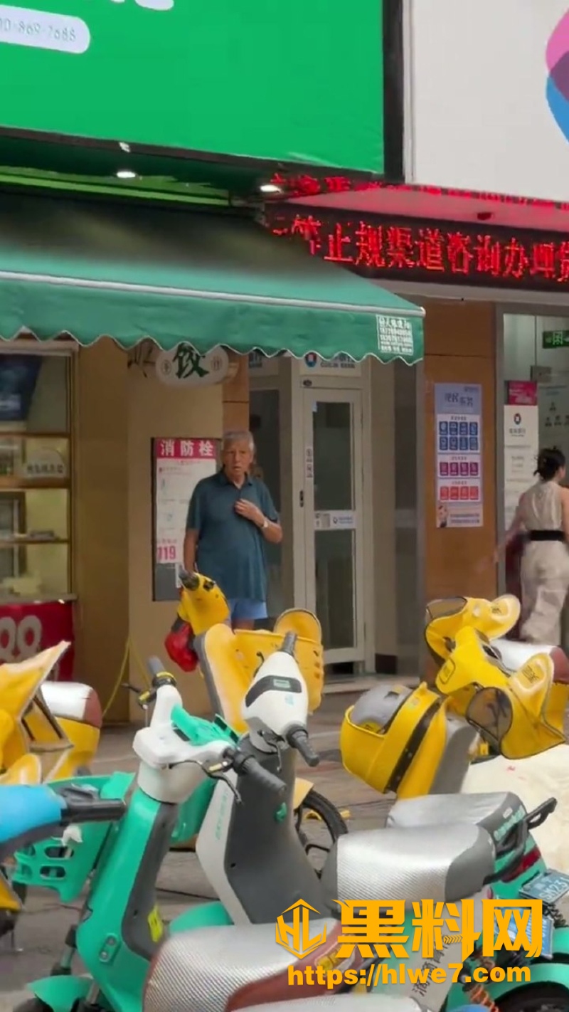 广西南宁女子裸体跳楼事件8