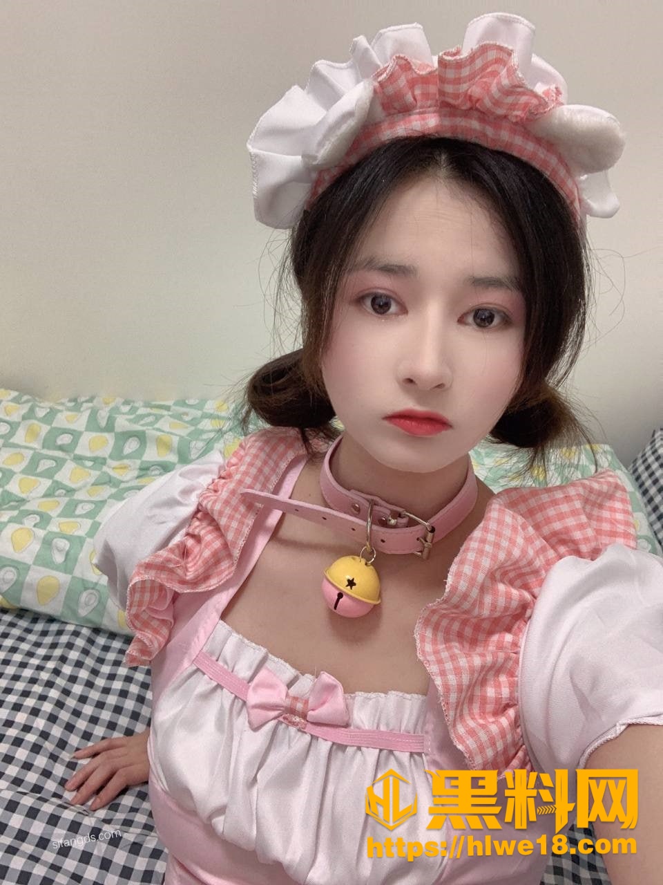 美女撒野尿露点自摸